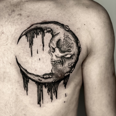 Creepy dark style moon tattoo on a man´s chest